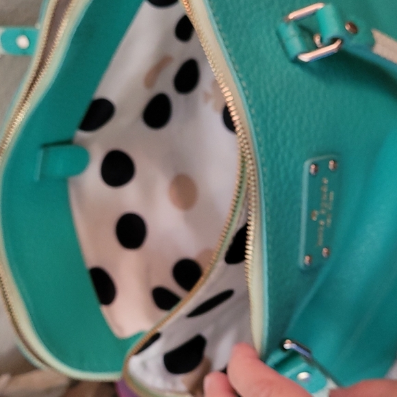 Cute Kate spade green purse, large size with middle compartment, and two zippers - Picture 2 of 3